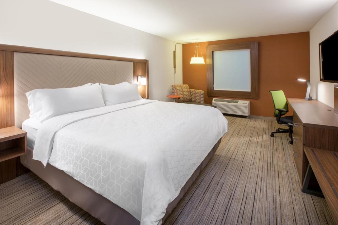 Holiday Inn Express & Suites - Canton By Ihg Buitenkant foto