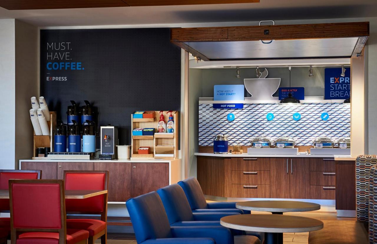 Holiday Inn Express & Suites - Canton By Ihg Buitenkant foto