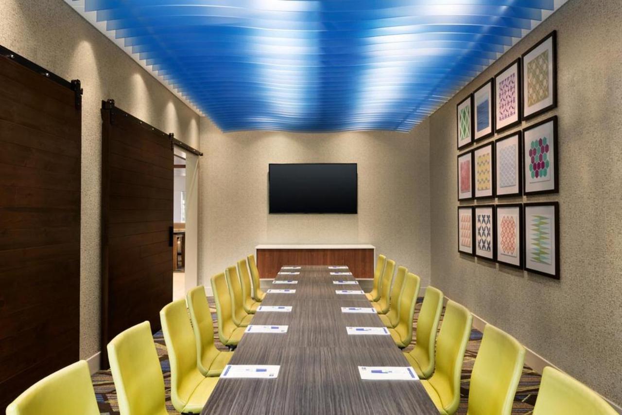 Holiday Inn Express & Suites - Canton By Ihg Buitenkant foto
