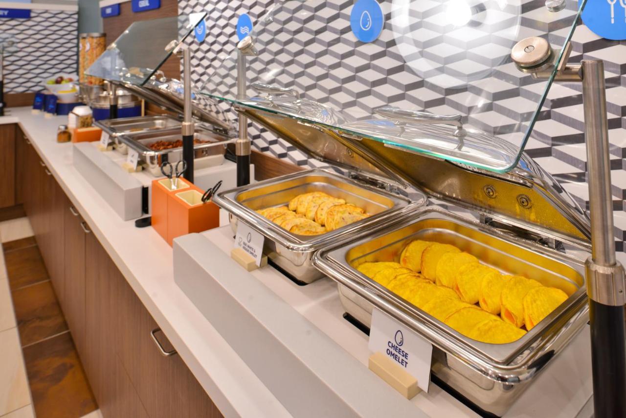 Holiday Inn Express & Suites - Canton By Ihg Buitenkant foto