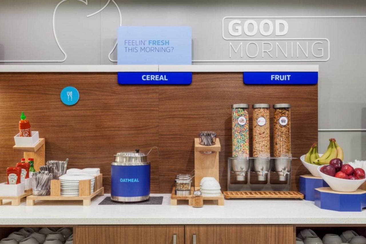 Holiday Inn Express & Suites - Canton By Ihg Buitenkant foto