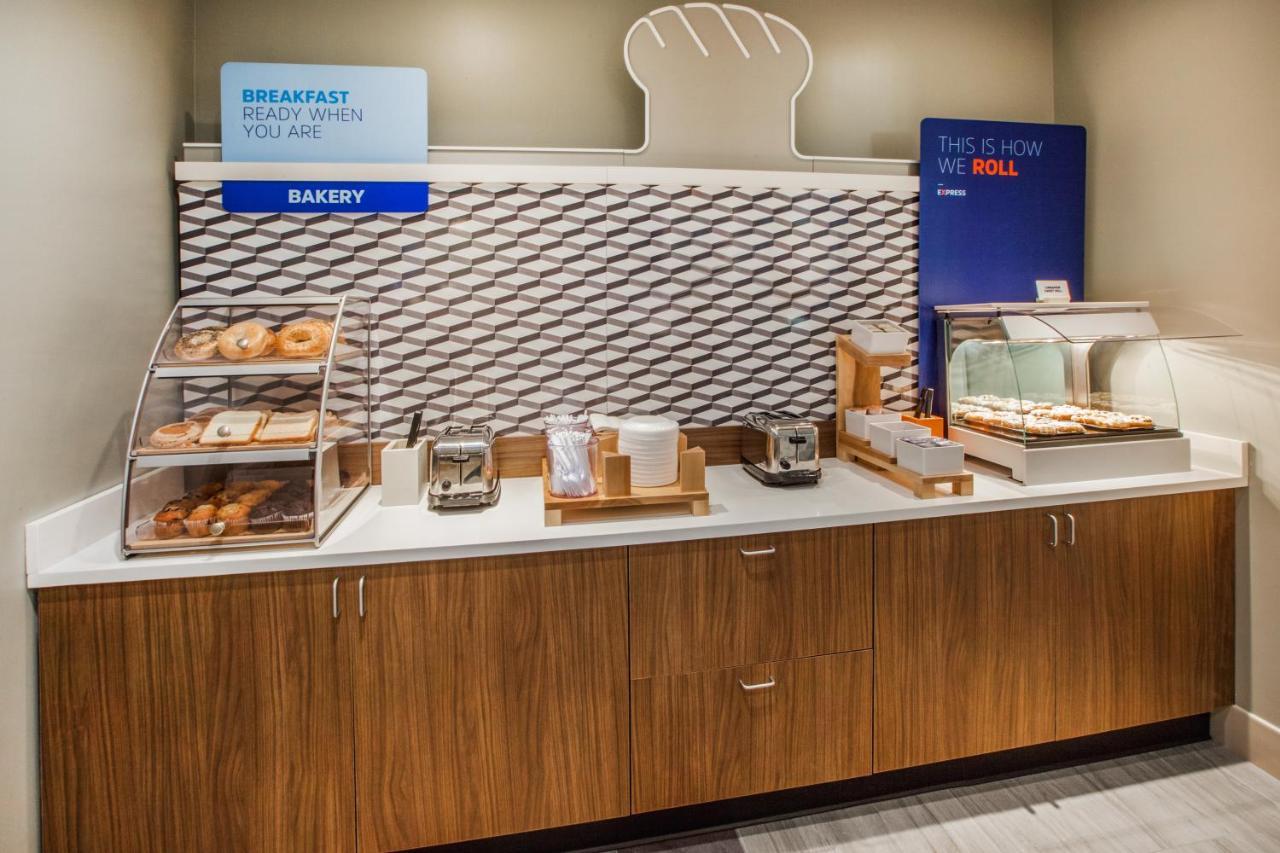 Holiday Inn Express & Suites - Canton By Ihg Buitenkant foto