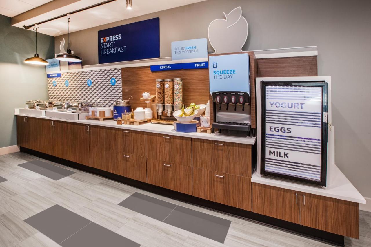 Holiday Inn Express & Suites - Canton By Ihg Buitenkant foto
