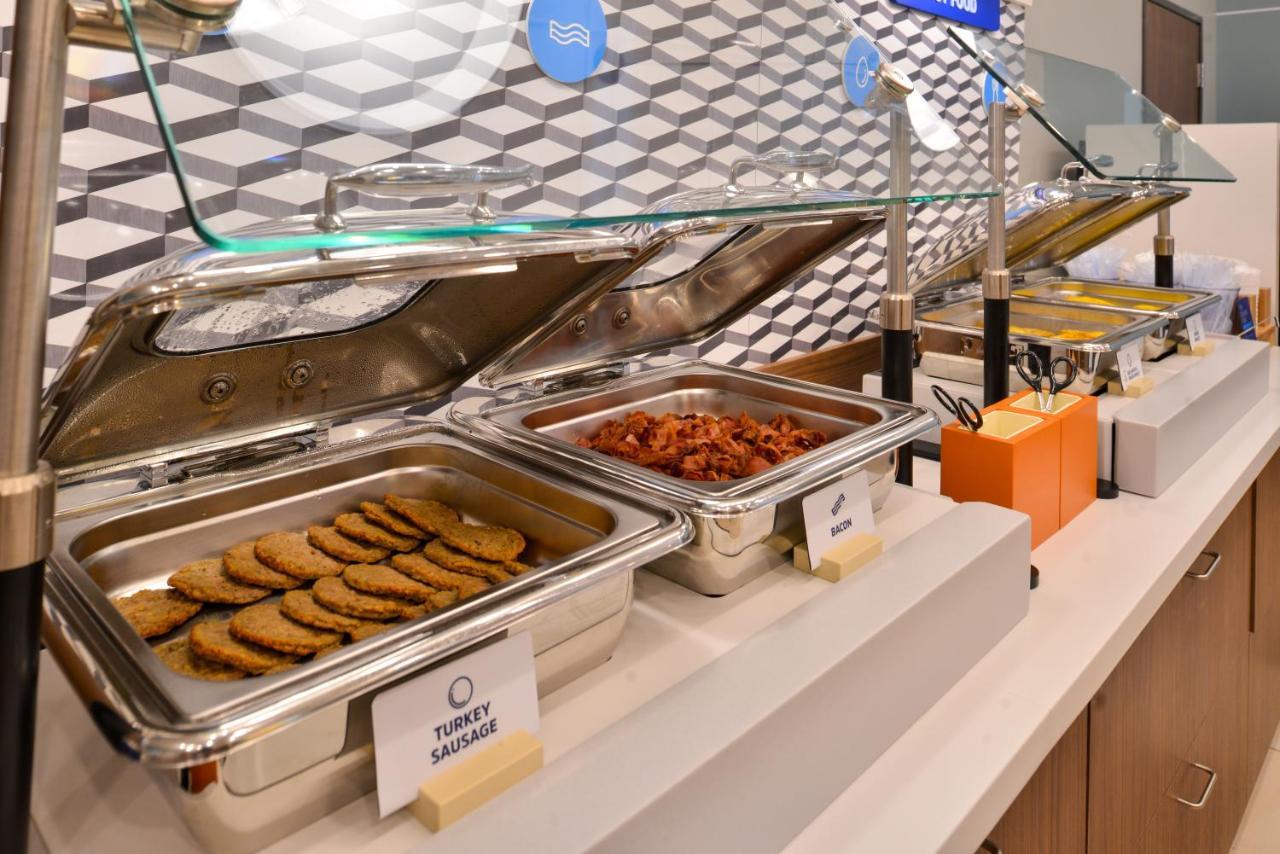 Holiday Inn Express & Suites - Canton By Ihg Buitenkant foto